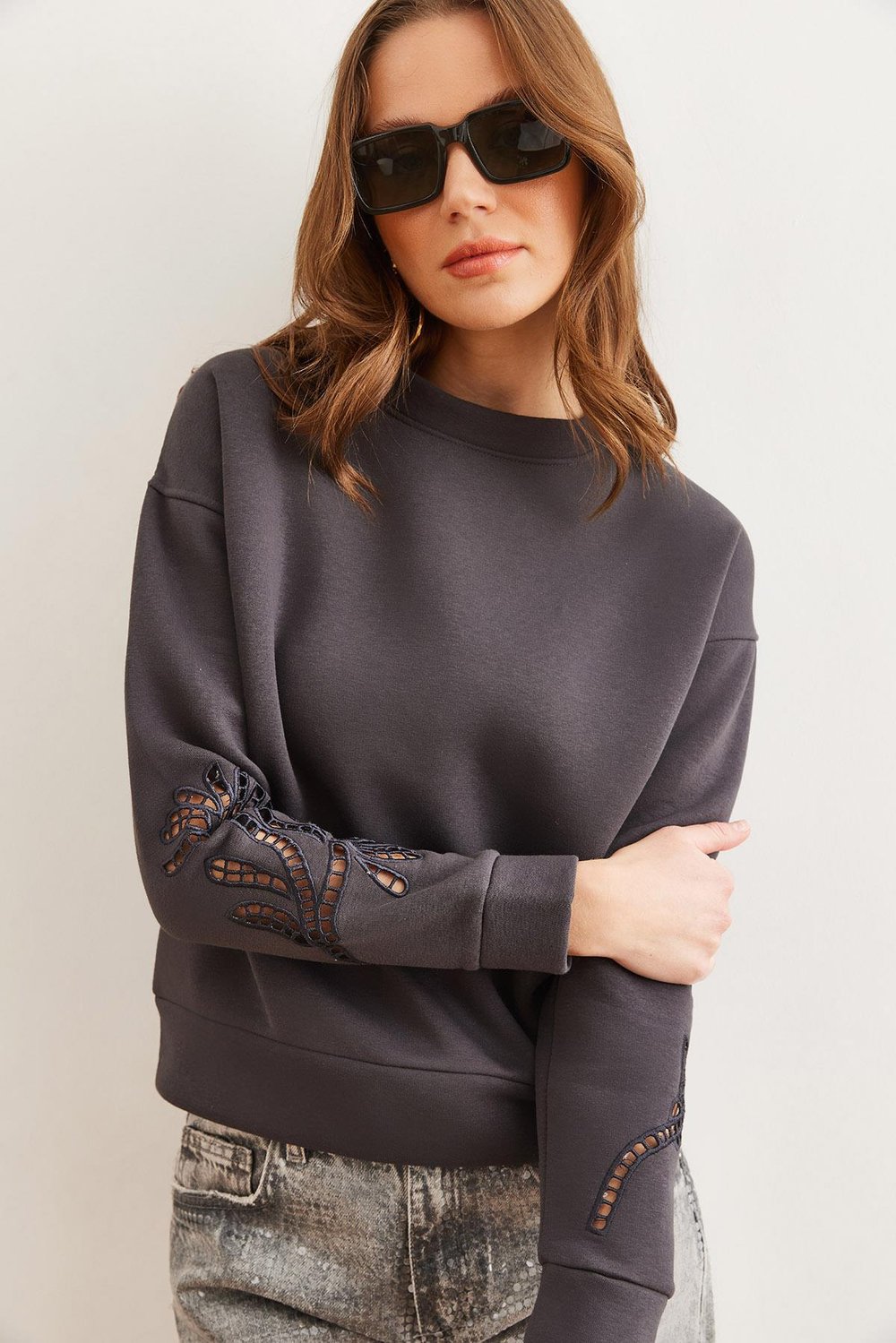 Kolu Fisto Görünümlü Şardonlu Sweatshirt Füme