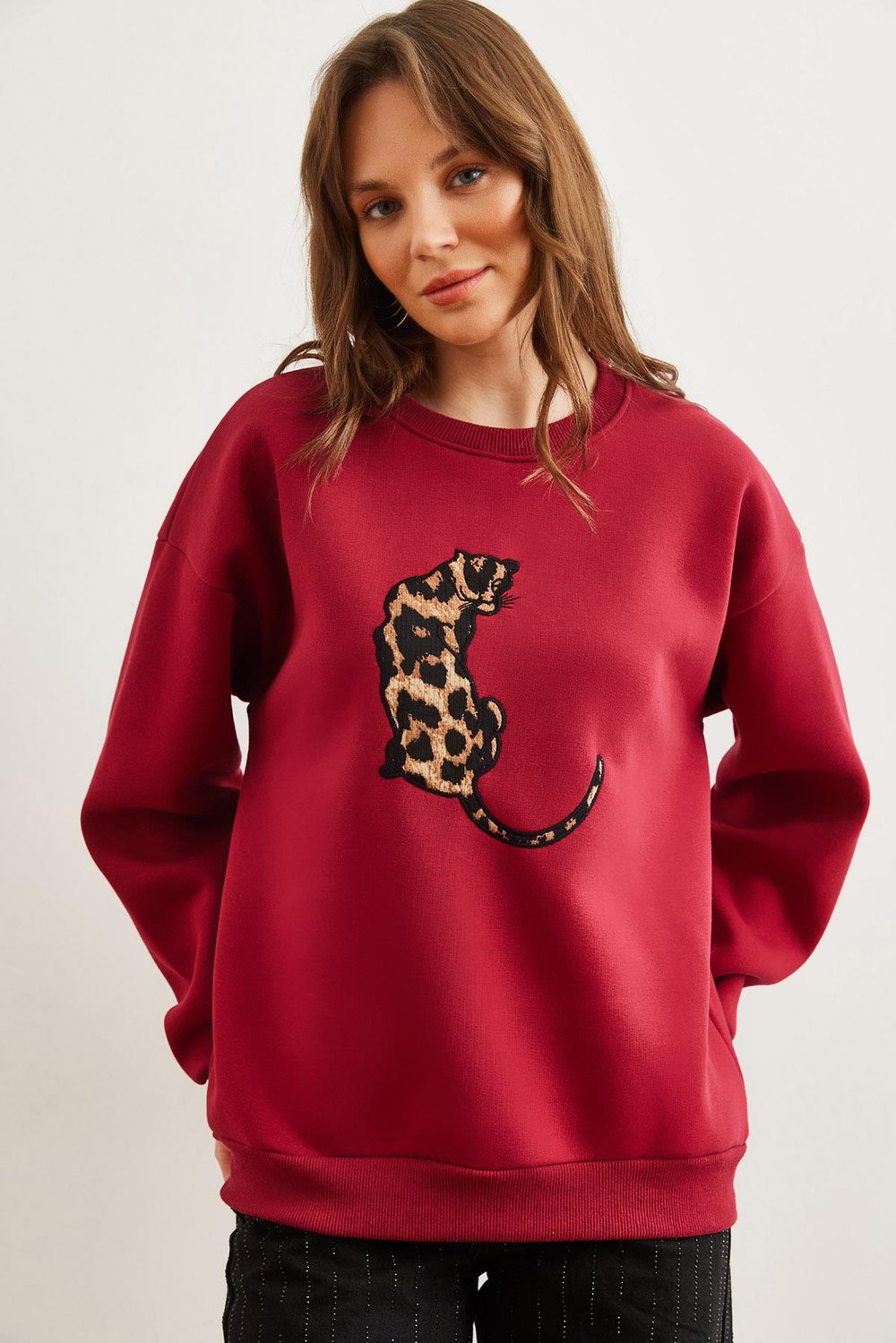Leopar Aplike Şardonlu Oversize Sweatshirt Bordo