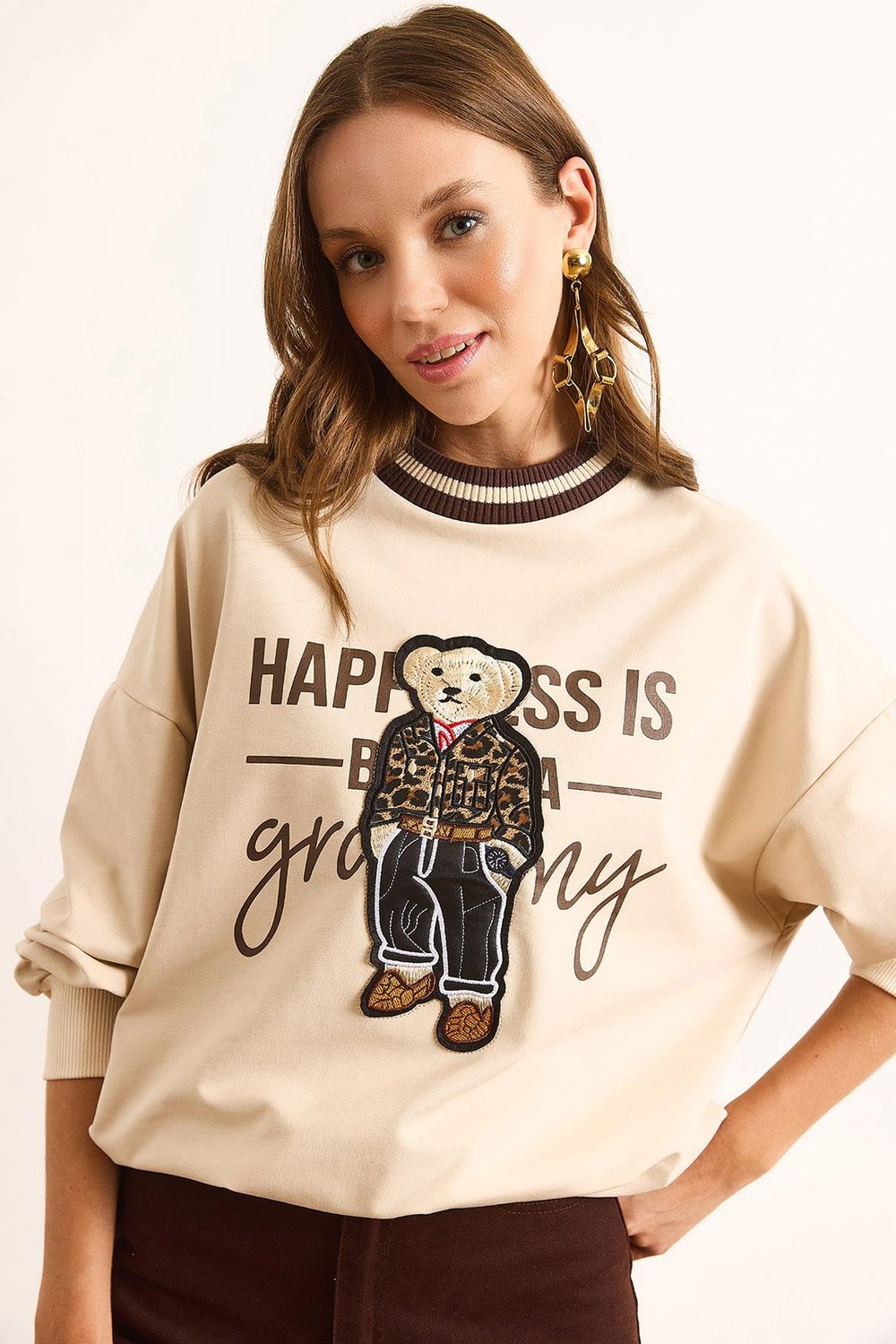Yaka Detaylı Aplike Garnili Oversize Sweatshirt Taş