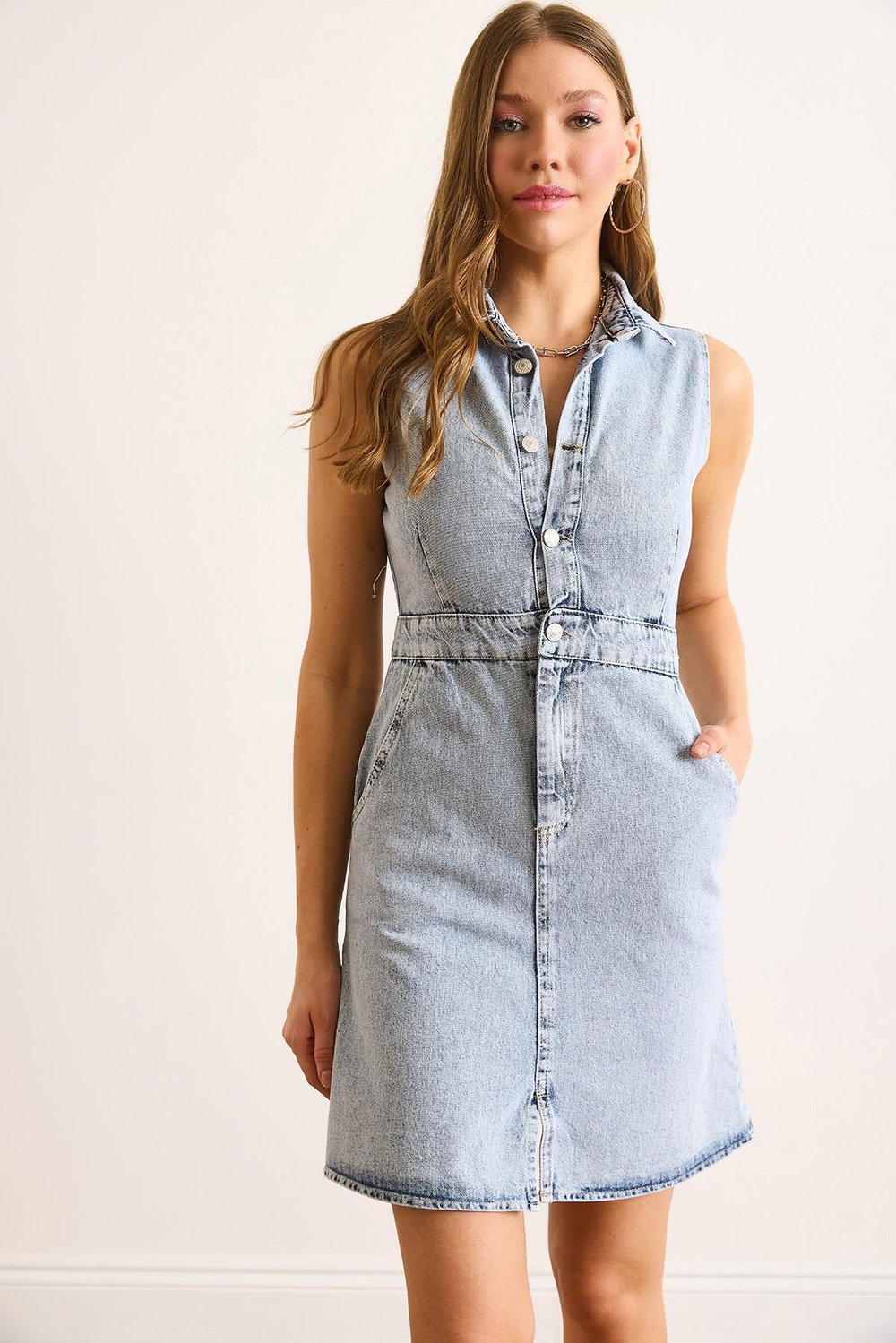 Yarıya Kadar Düğmeli Cepli Mini Denim Elbise Açık Mavi