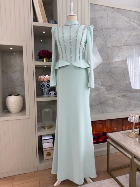 Julia Abiye Mint