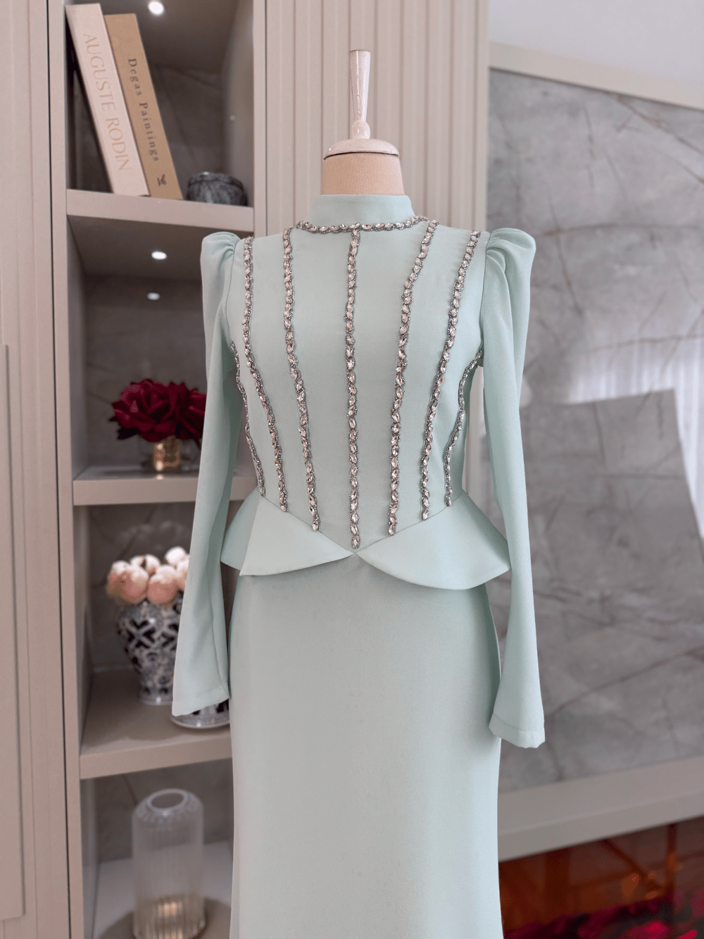 Julia Abiye Mint