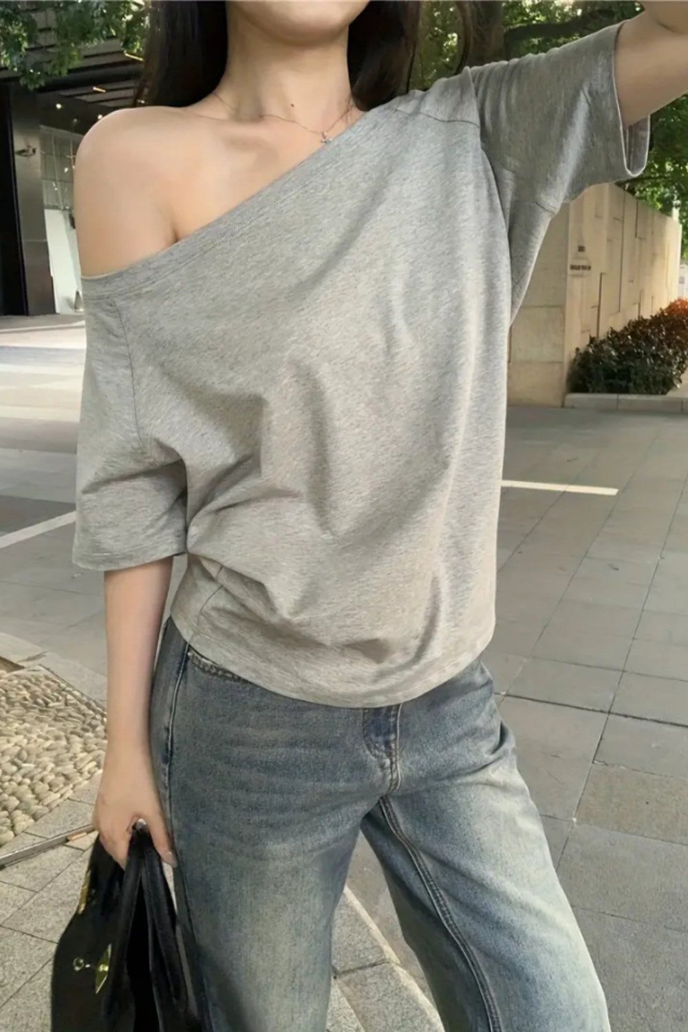 Tarz CoolT-shirtYKDNTST025R734Kadın Düşük Omuz Kayık Yaka Oversize T-Shirt