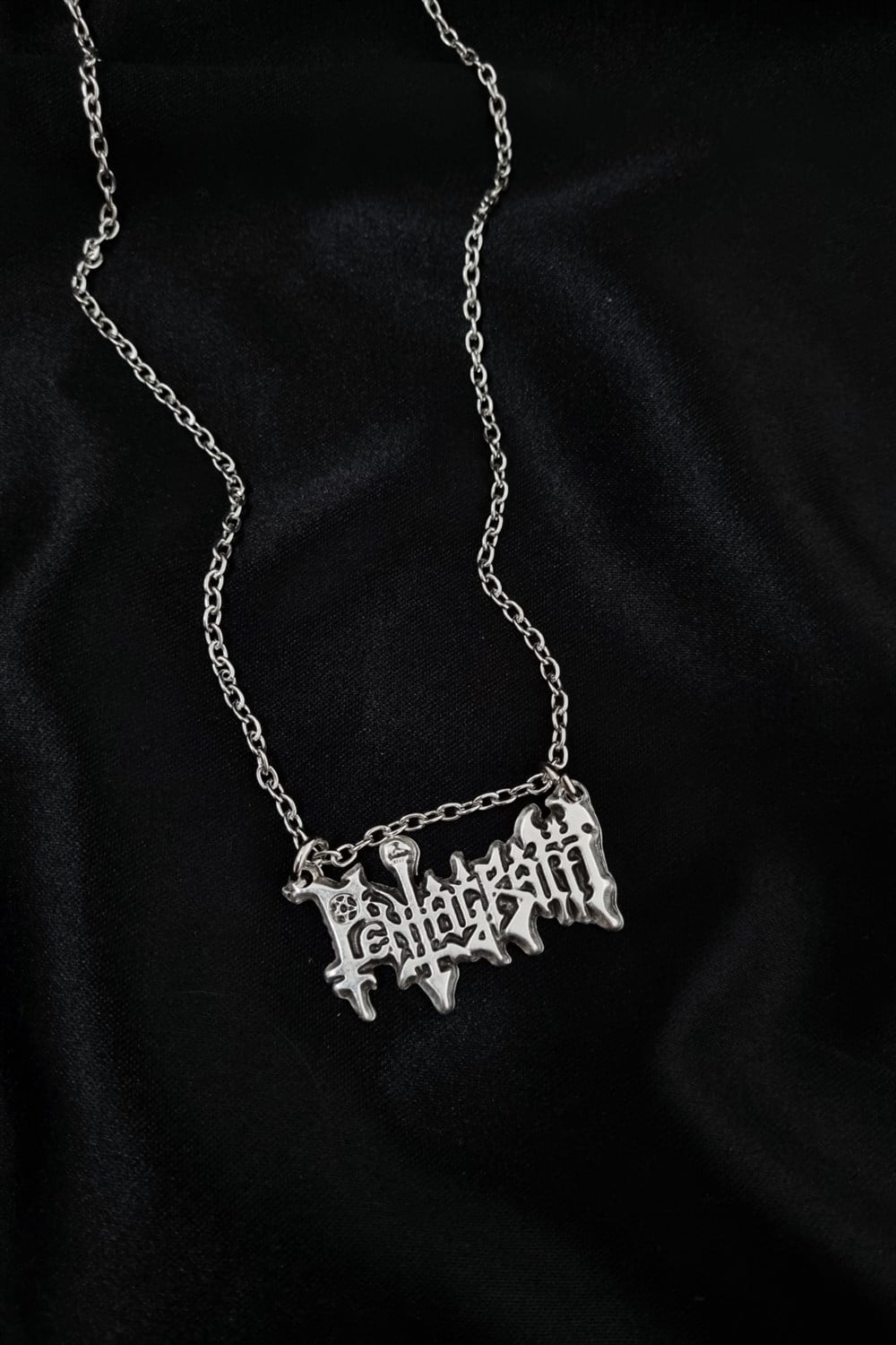 Pentagram Yazılı Kolye