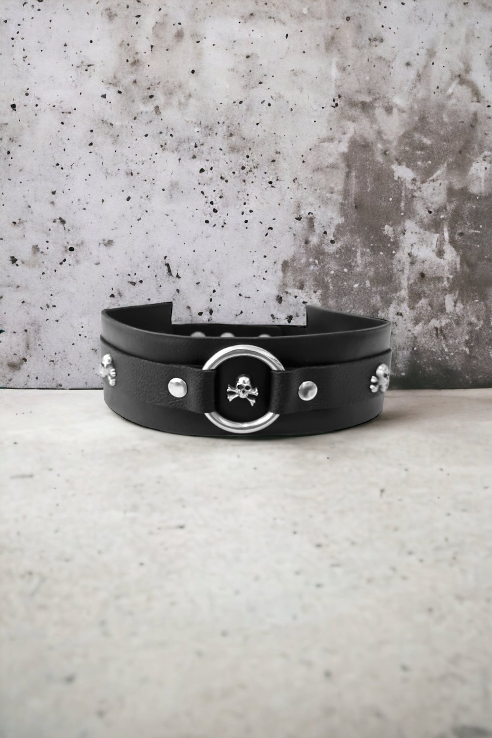 Skull Stapler Choker