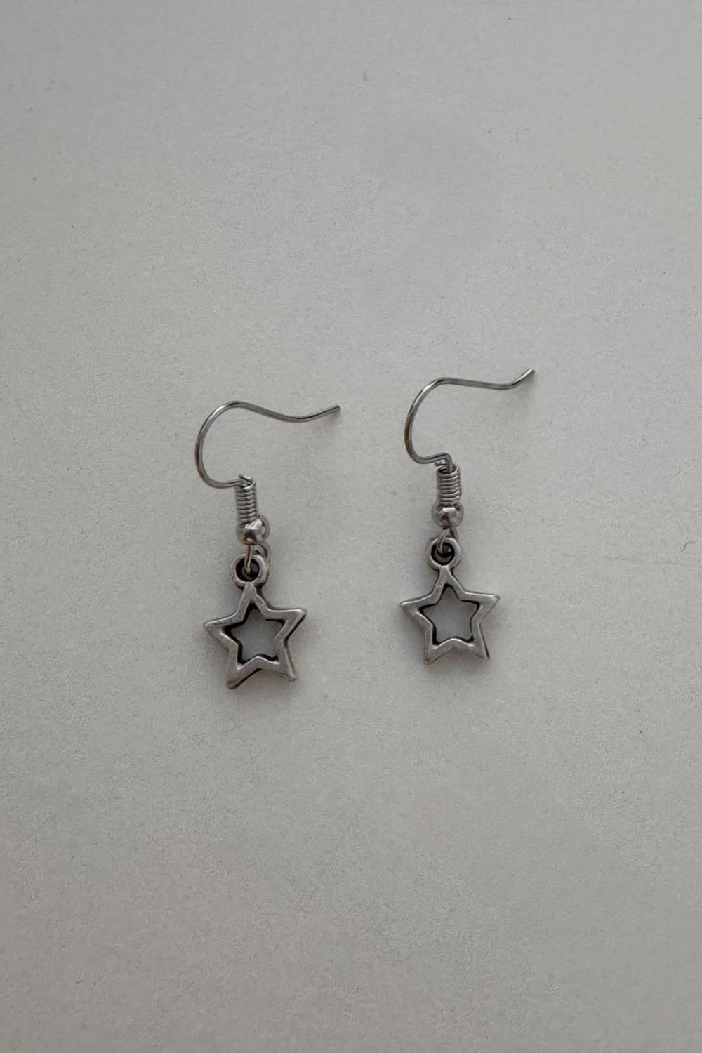 Tiny Empty Star Küpe