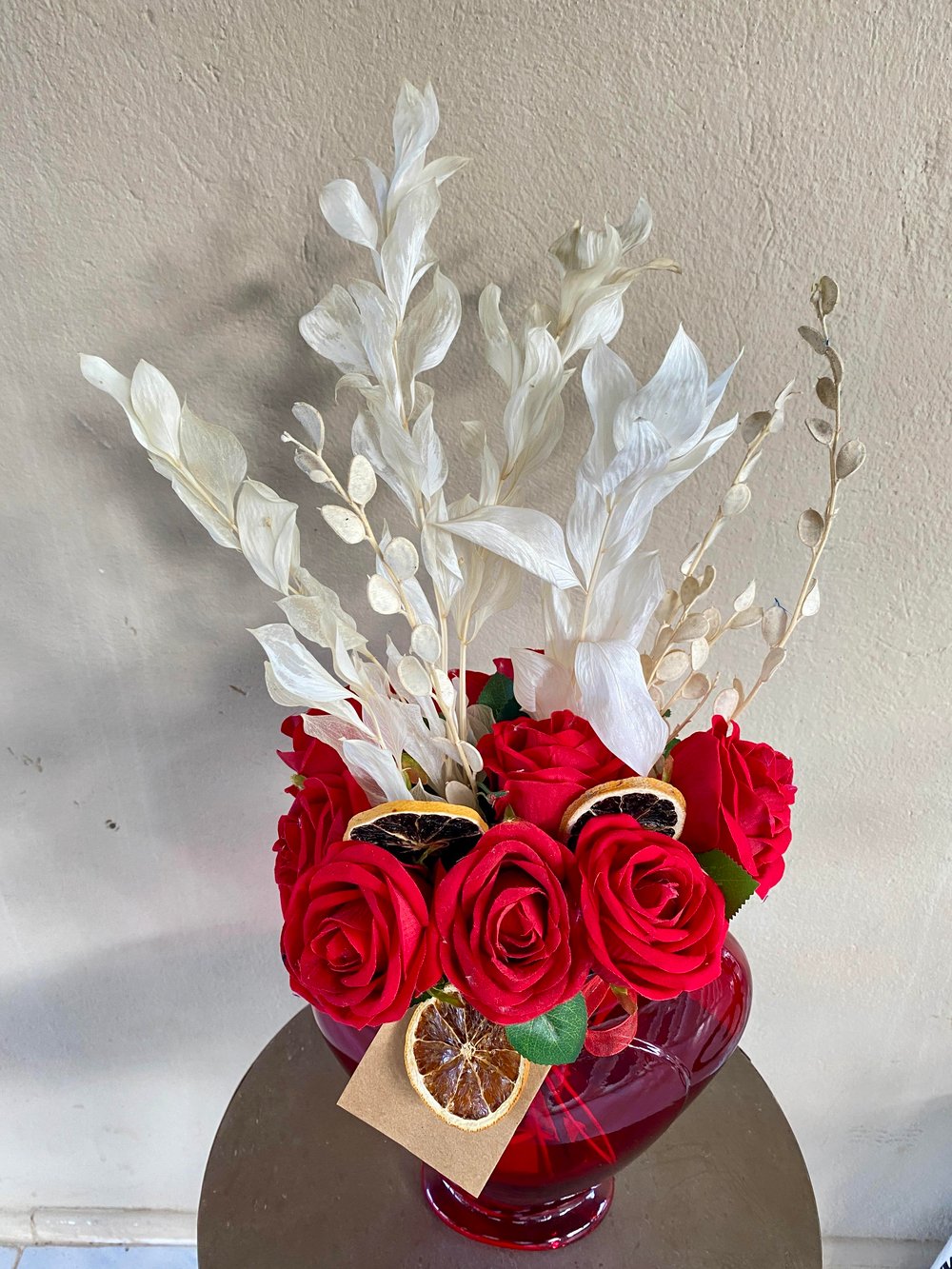 Sevgililer Günü Özel Hediye Kalpli Vazo Çiçek (14 Şubat)