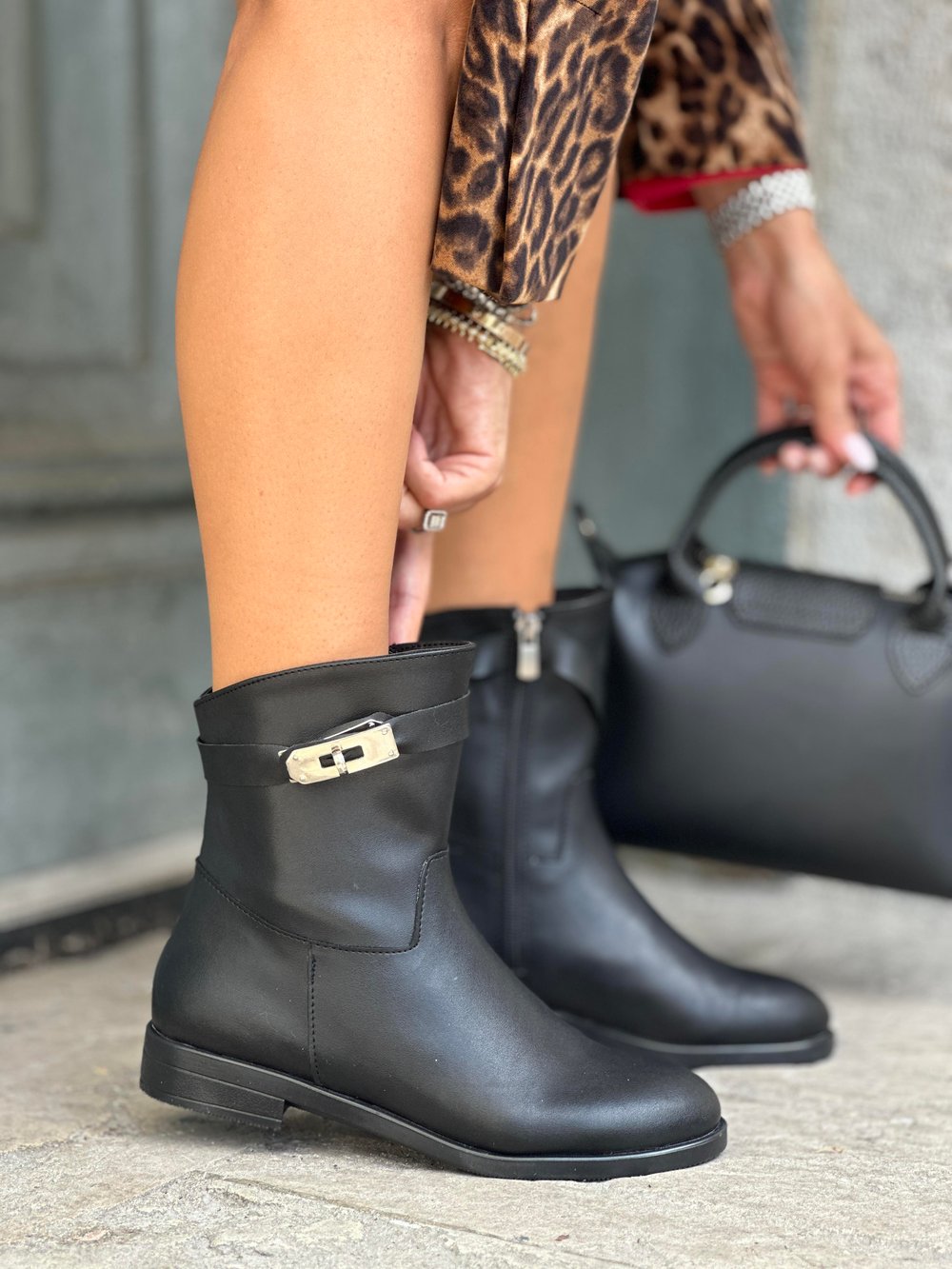 Nilu Bot Siyah - BOT