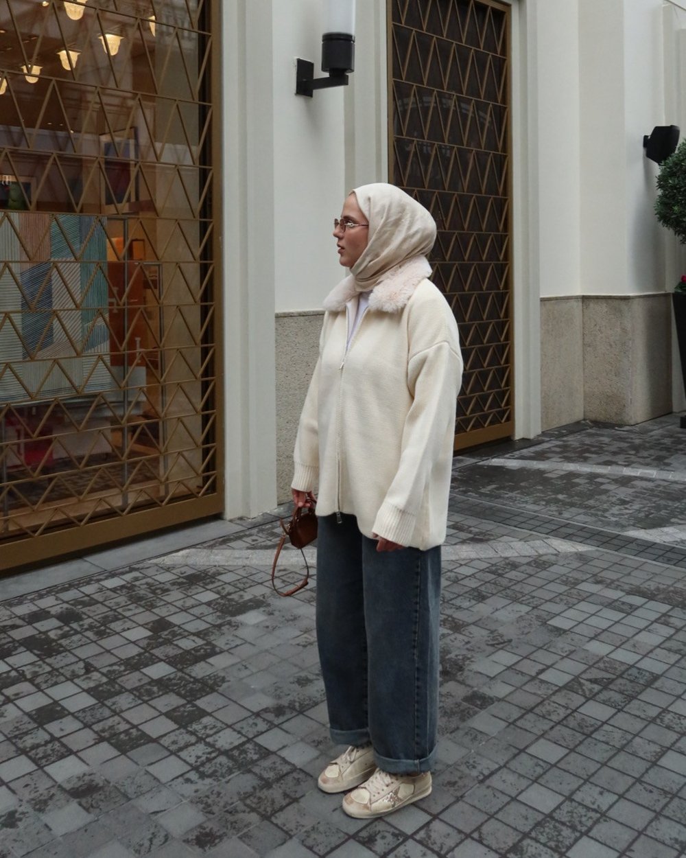 Yaka Kürk Detaylı Krem Hırka
