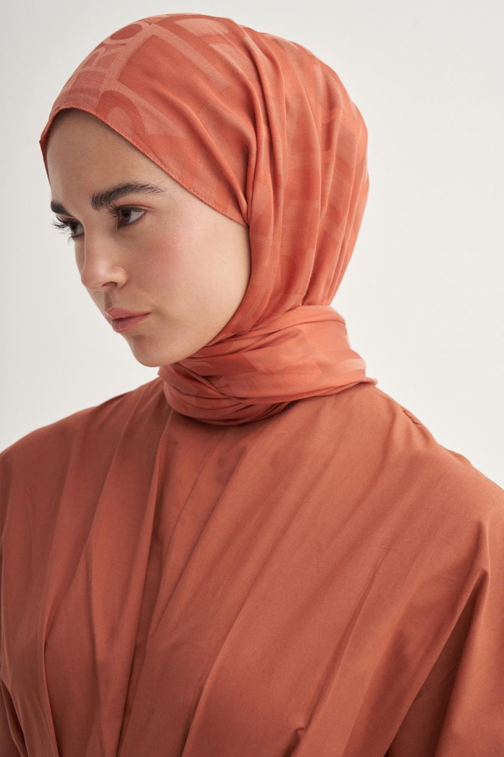 Yazı Desen Jakar İtalyan İpekli Şal Kiremit