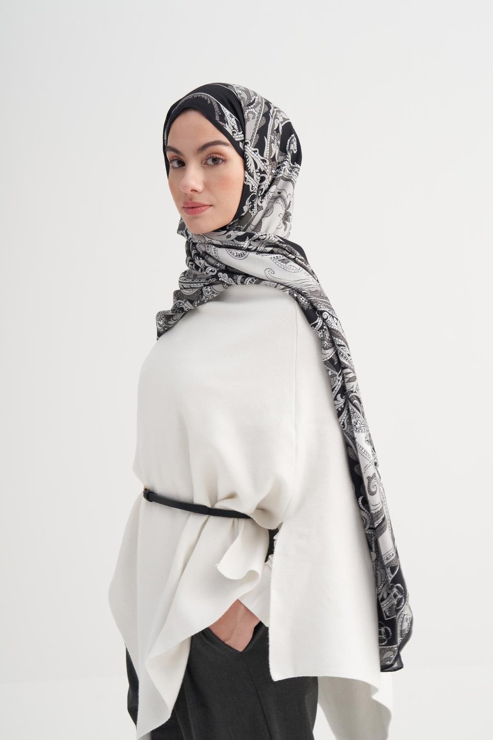 Camellia İncira Viskon Şal Siyah