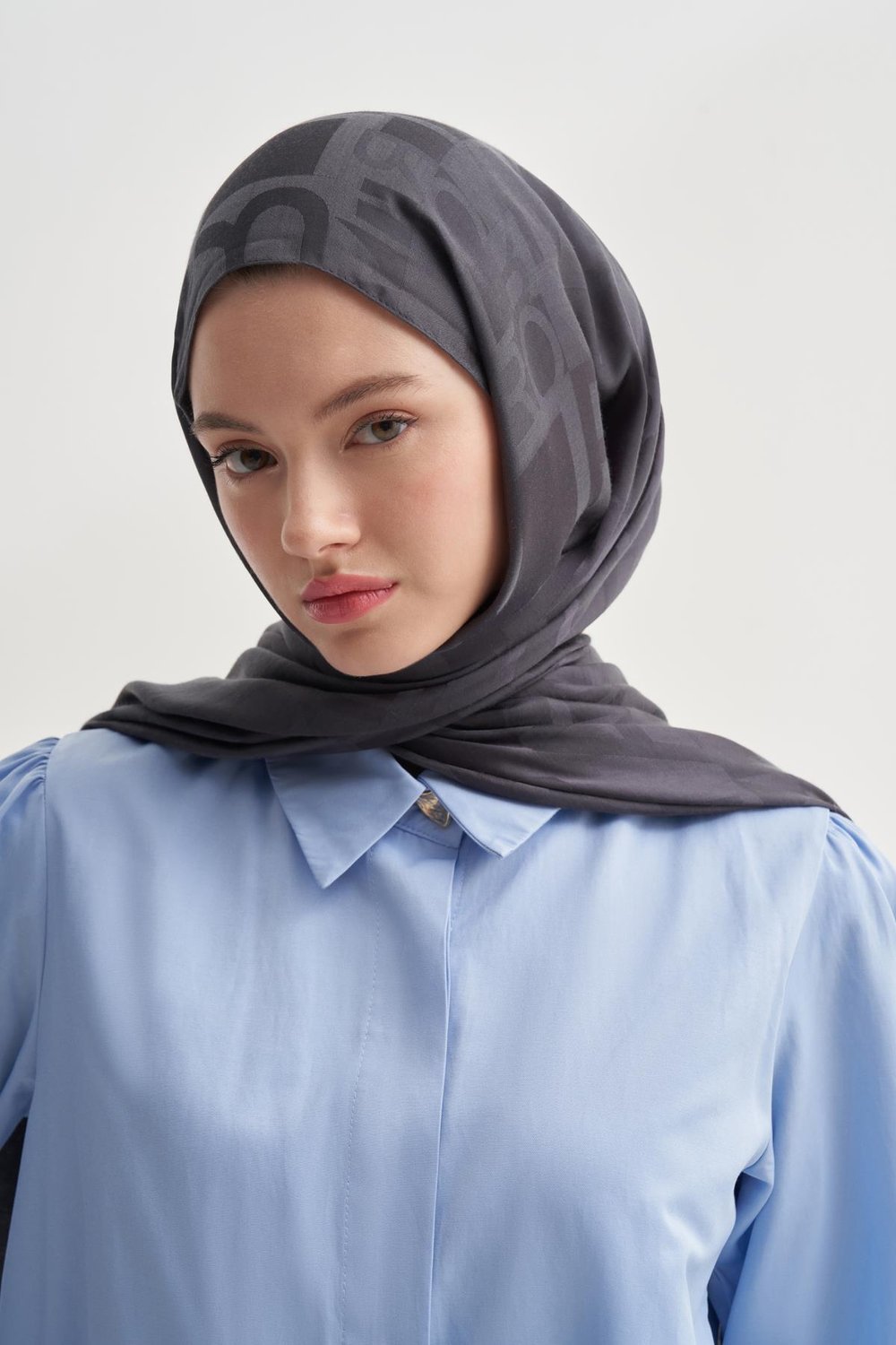 Yazı Desen Jakar İtalyan İpekli Şal Antrasit