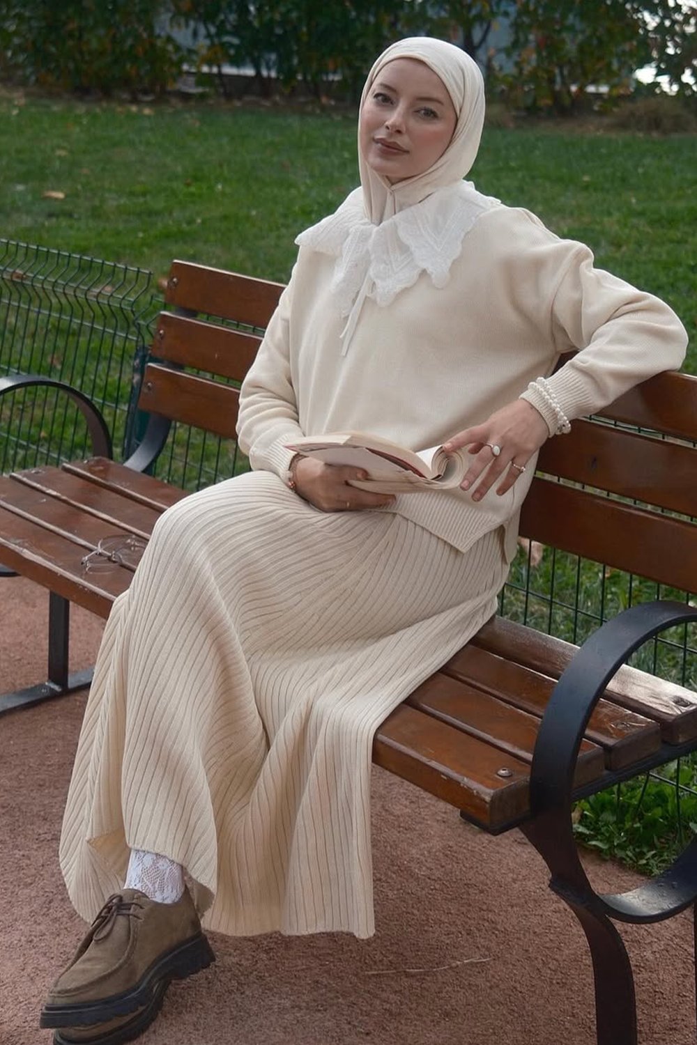 Şeyma Polatın Tercihi Fitilli Triko Etekli Takım Krem