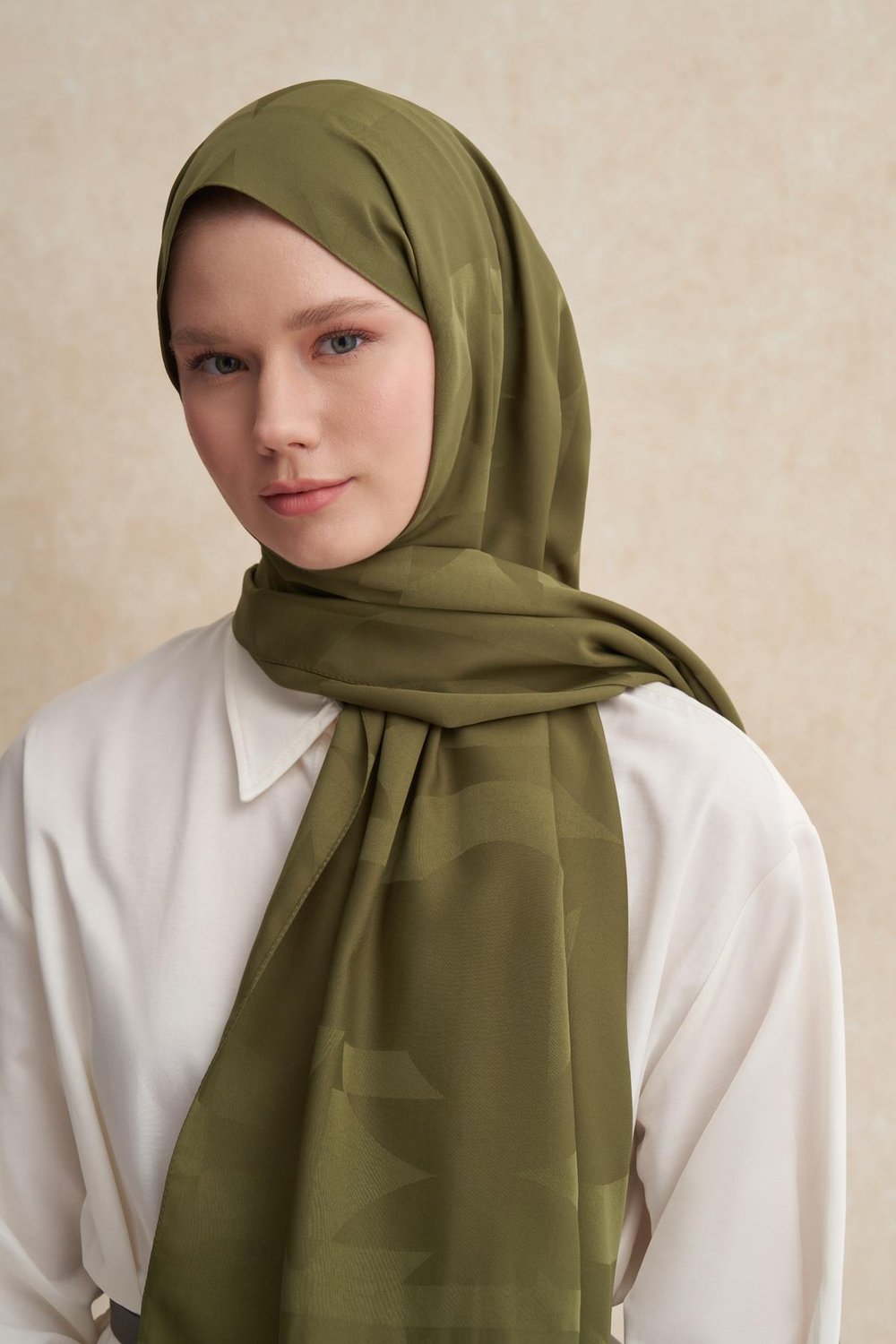 C Desen Monogram Pamuk İpek Şal Zeytin Yeşili