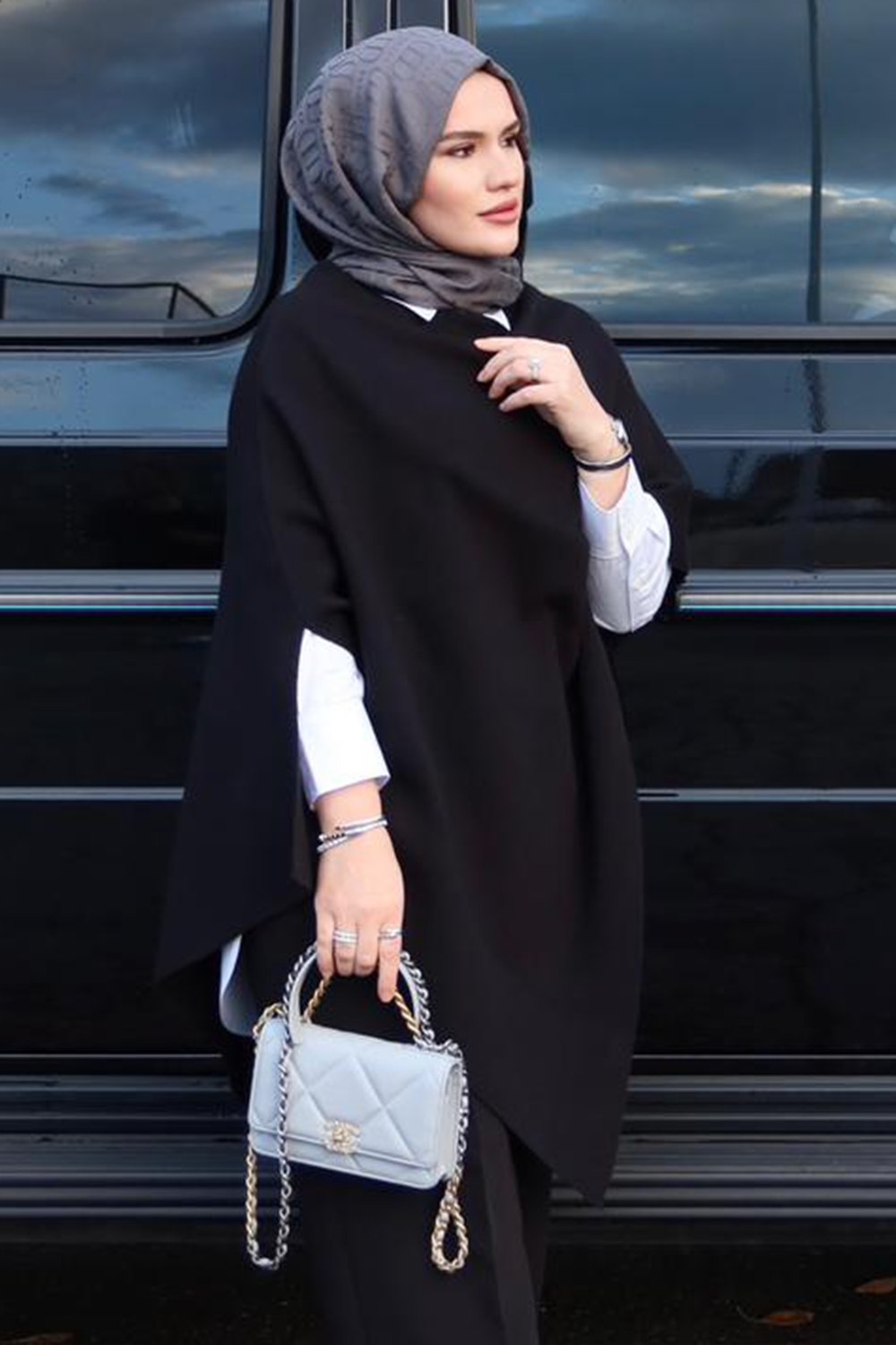 Tuğba Arslanbaşın Tercihi Robe Asimetrik Triko Kap Siyah