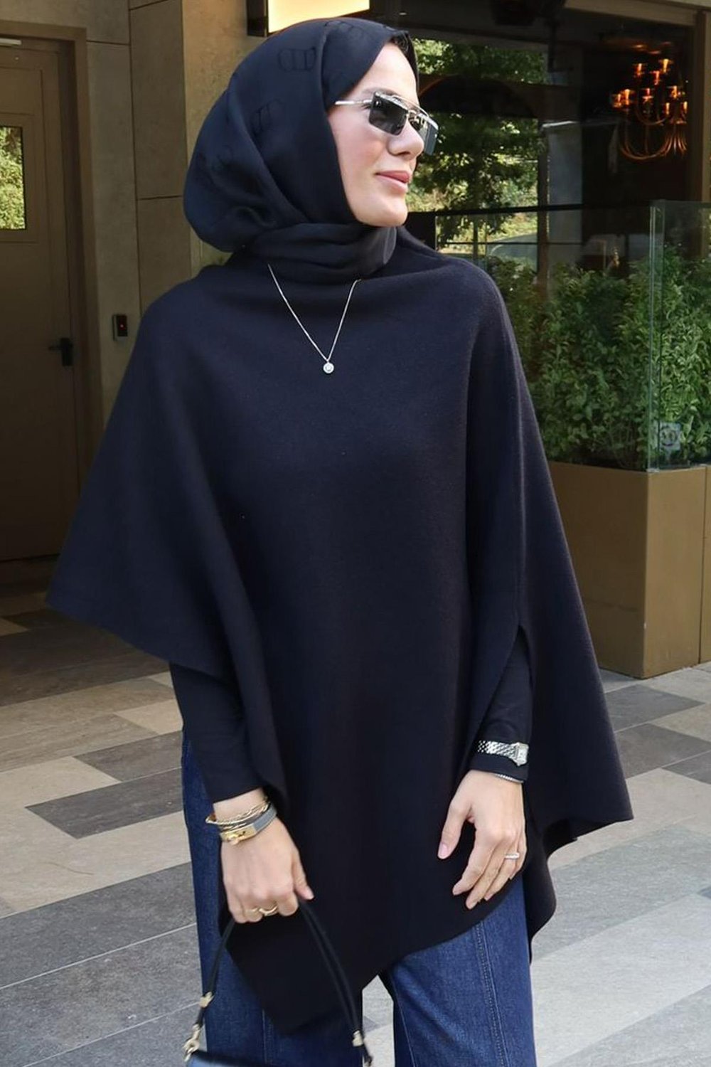 Elif Topdağın Tercihi Robe Asimetrik Triko Kap Siyah