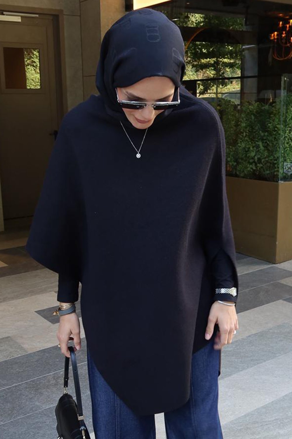 Elif Topdağın Tercihi Robe Asimetrik Triko Kap Siyah