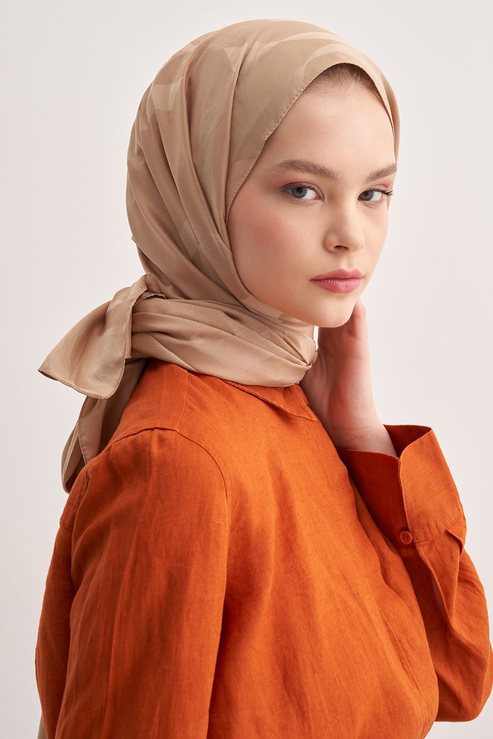 C Desen Monogram Pamuk İpek Şal Gold