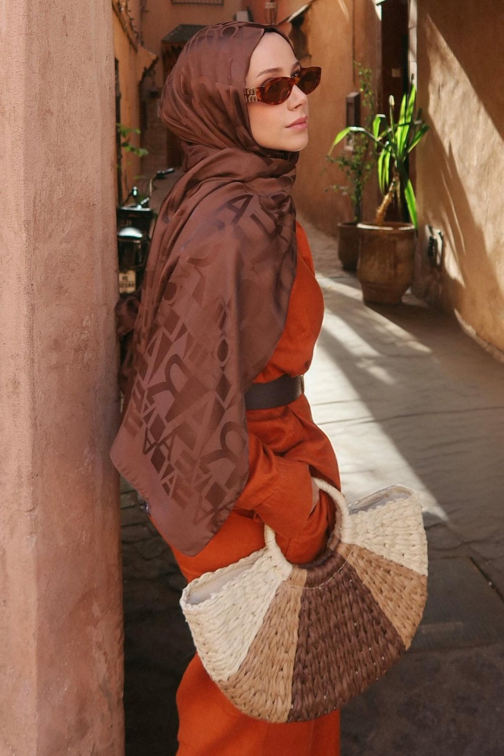 Feyza Hakyemezin Tercihi Örgü Desen Hasır Çanta