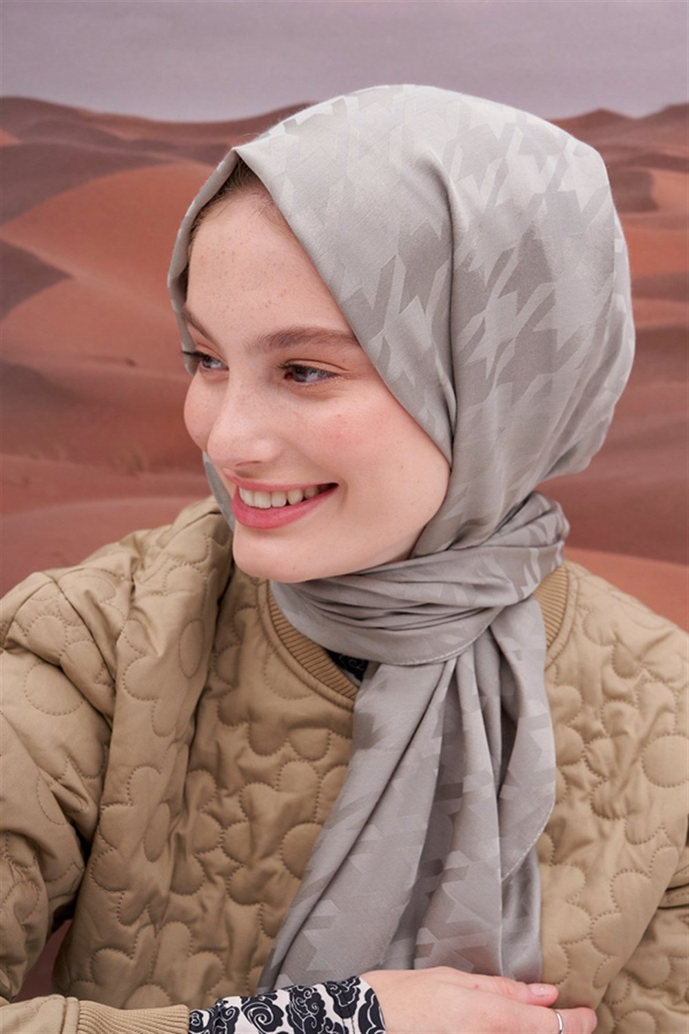 Kazayağı Jakar İtalyan İpekli Şal Açık Gri