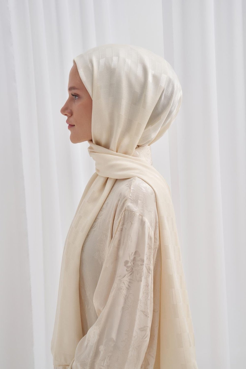 Küpçizgi Jakar İtalyan İpekli Şal İnci