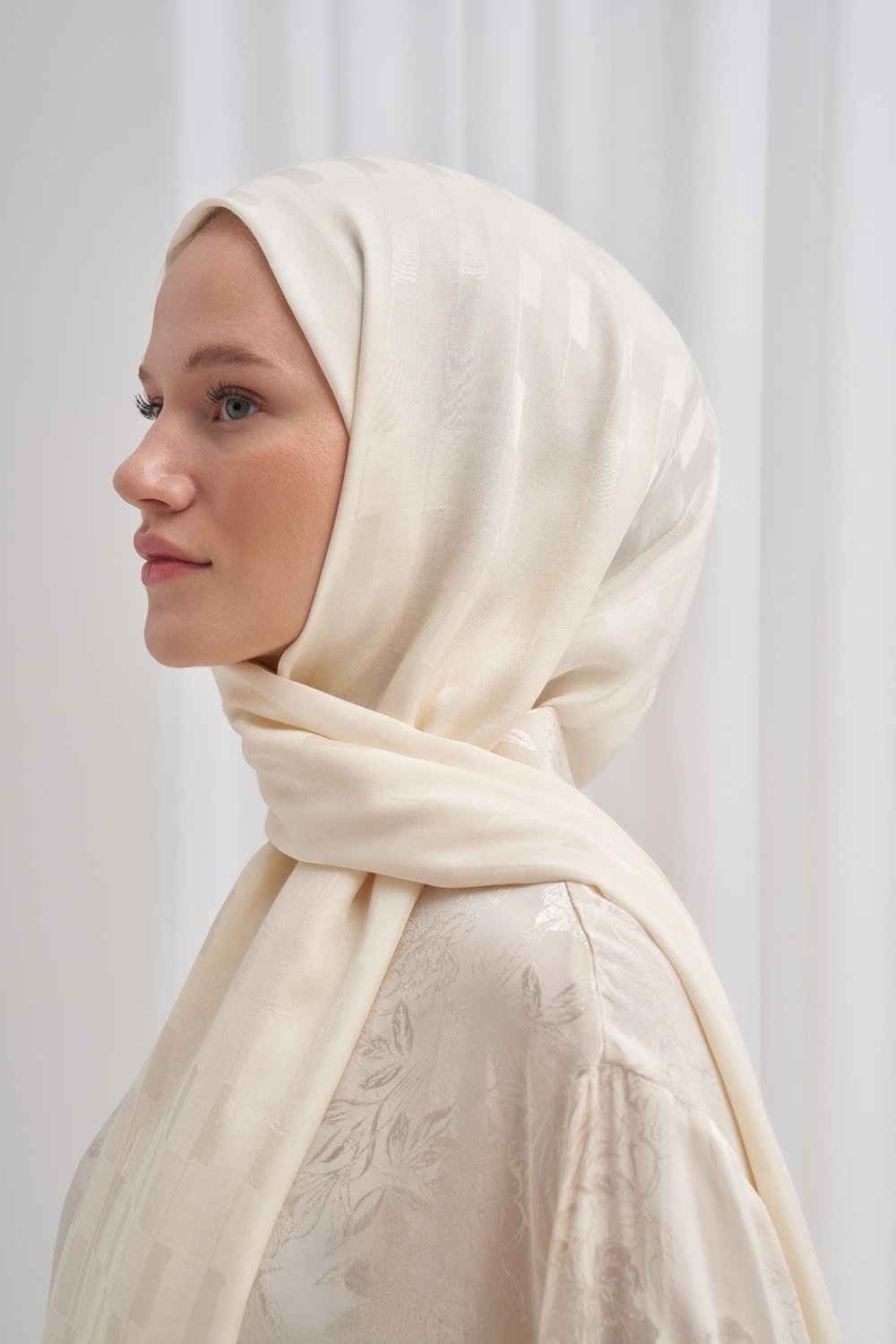 Küpçizgi Jakar İtalyan İpekli Şal İnci