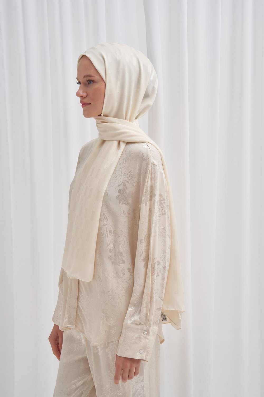 Küpçizgi Jakar İtalyan İpekli Şal İnci