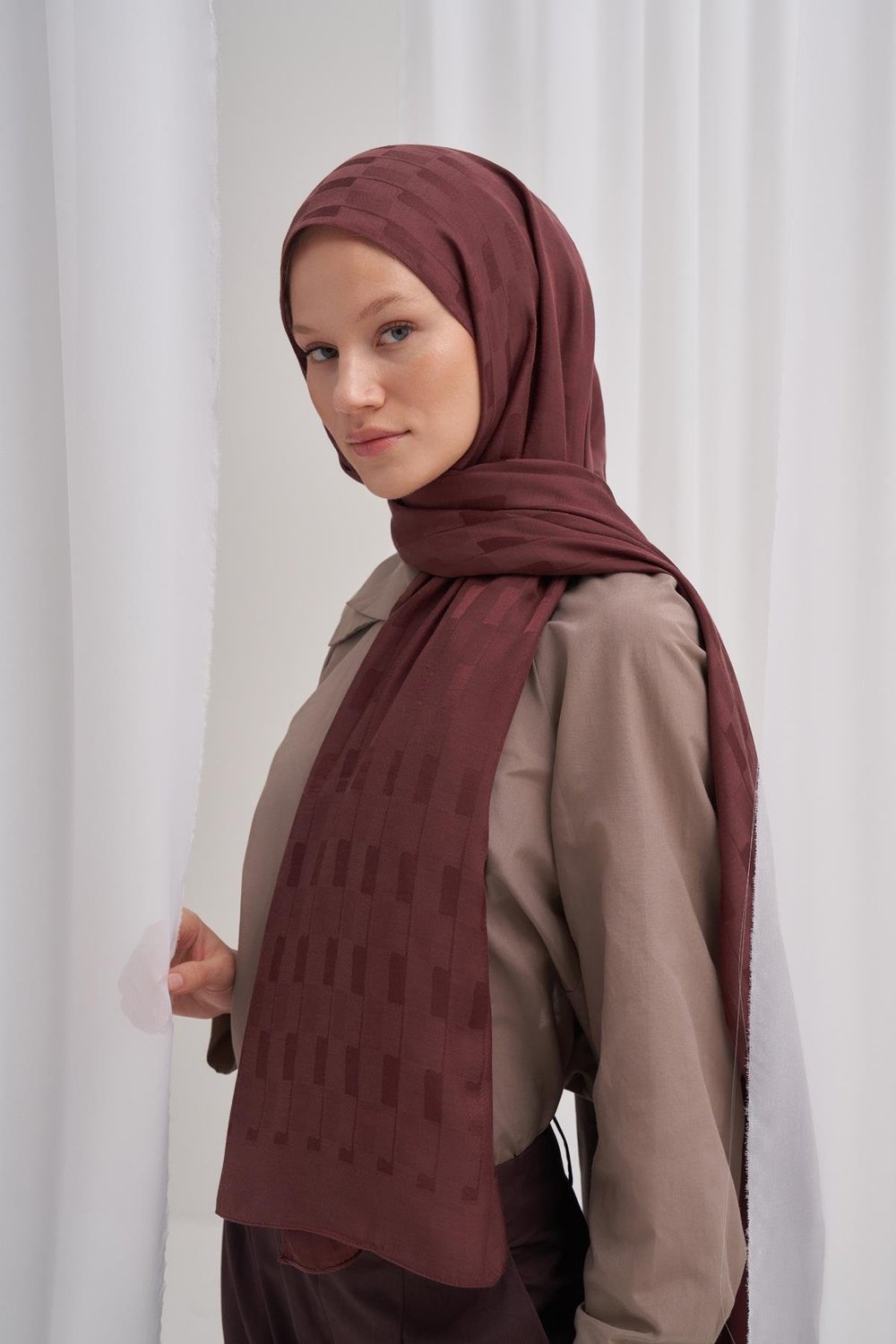 Küpçizgi Jakar İtalyan İpekli Şal Kızıl Kahve