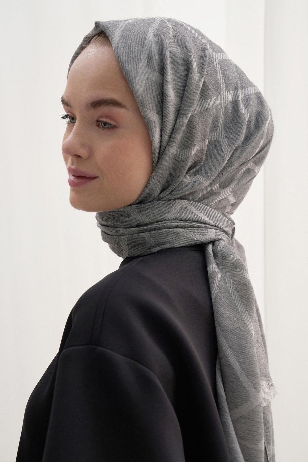 Vence Çift Taraflı Geometrik Desen İpek Şal Gri