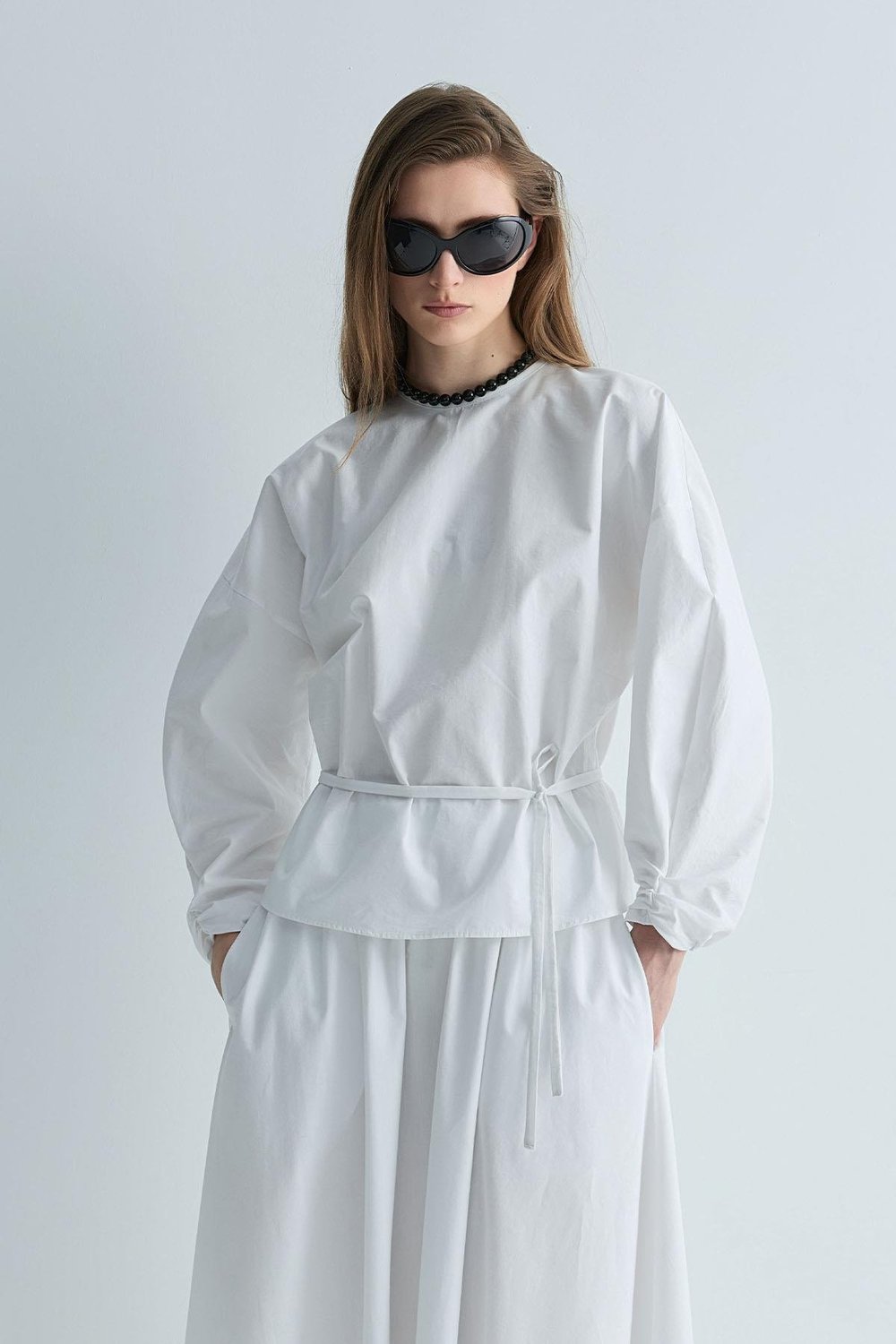 Beyaz Lara Kemerli Bluz