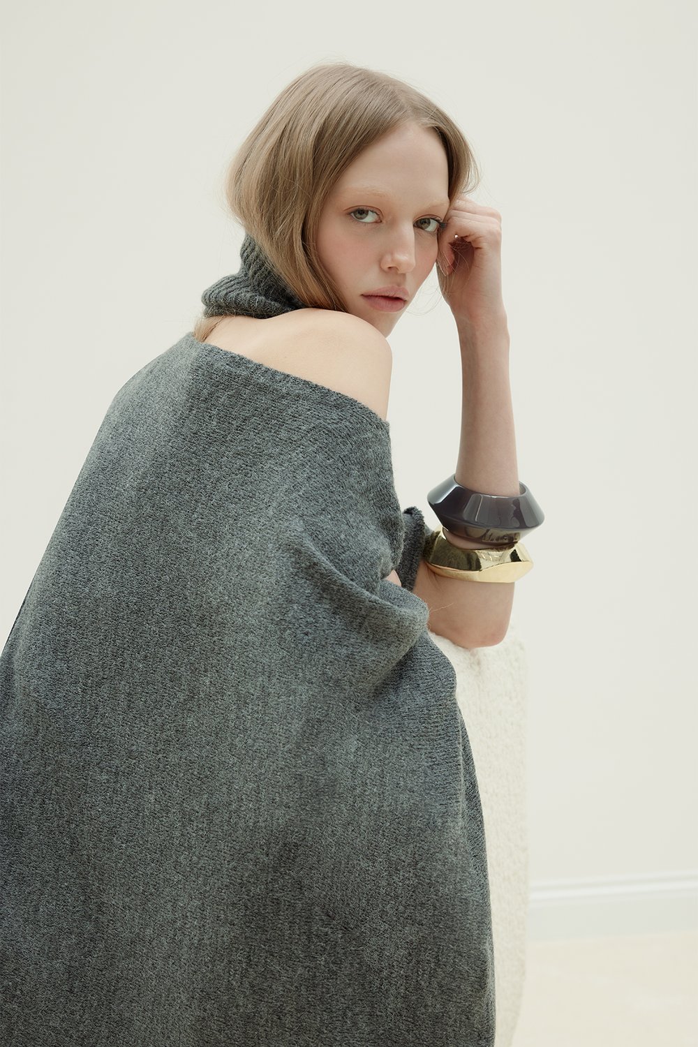 Oversize Knit Cape
