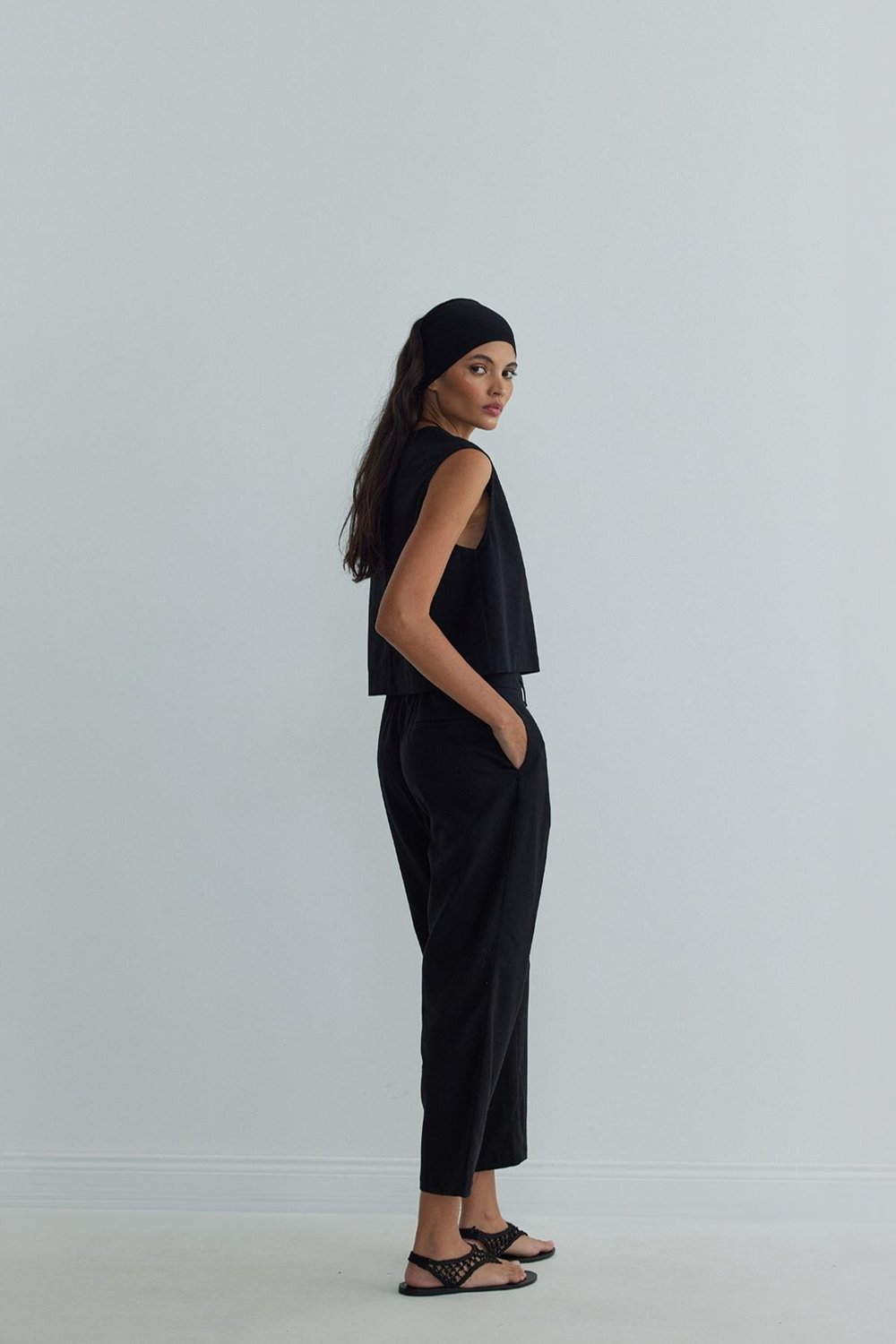 Siyah Isla Pile Detaylı Keten Pantolon