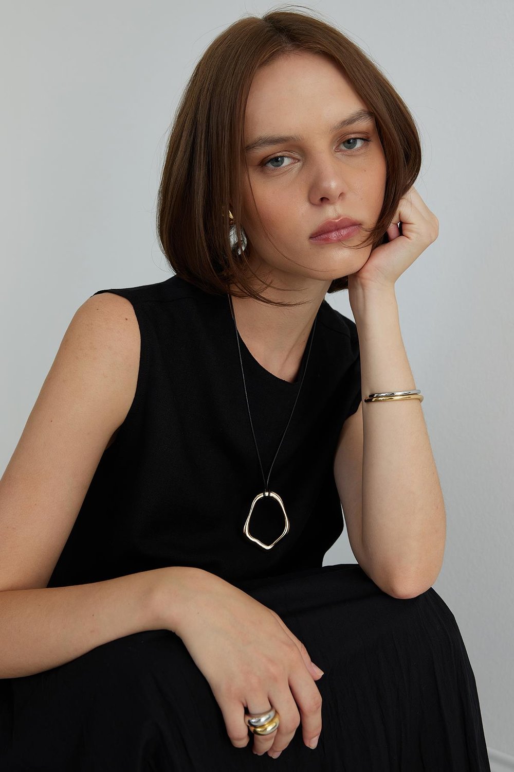 Siyah Lavin Sıfır Kol Keten Bluz