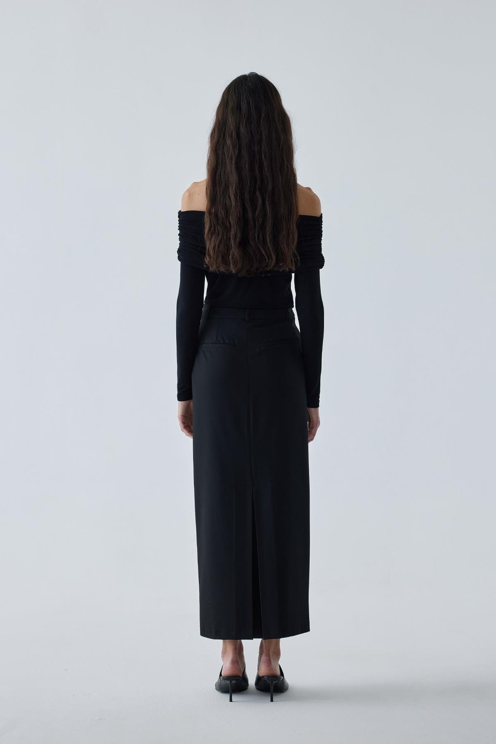 Siyah Lilly Omzu Açık Bluz