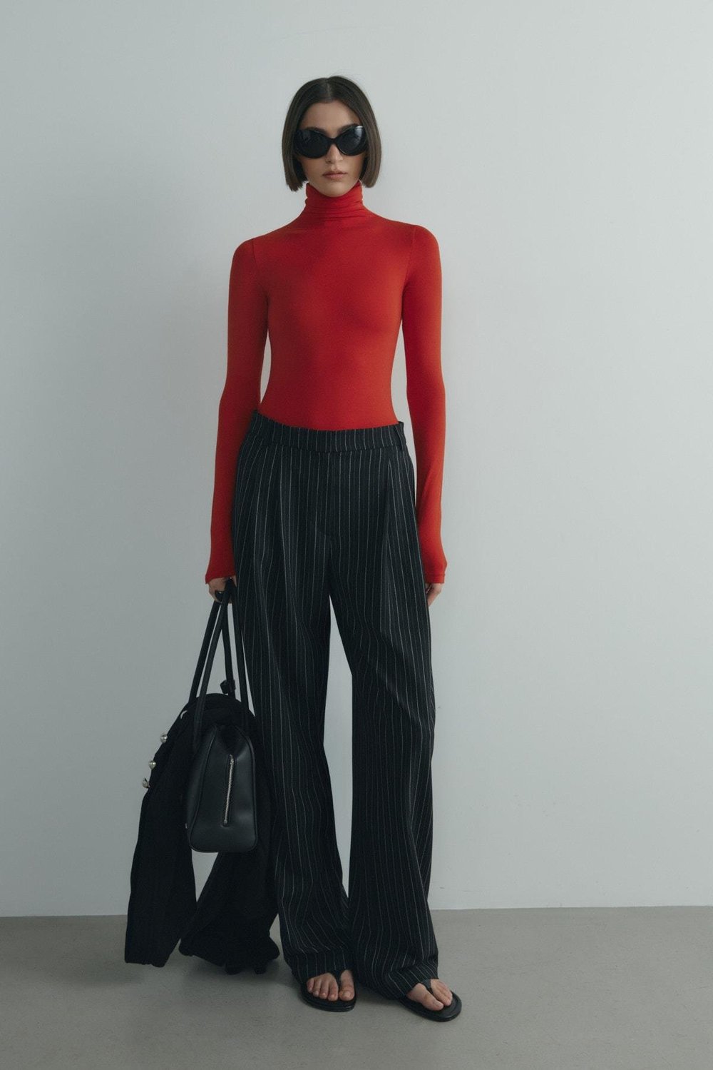 Siyah Lina Pileli Çizgili Pantolon