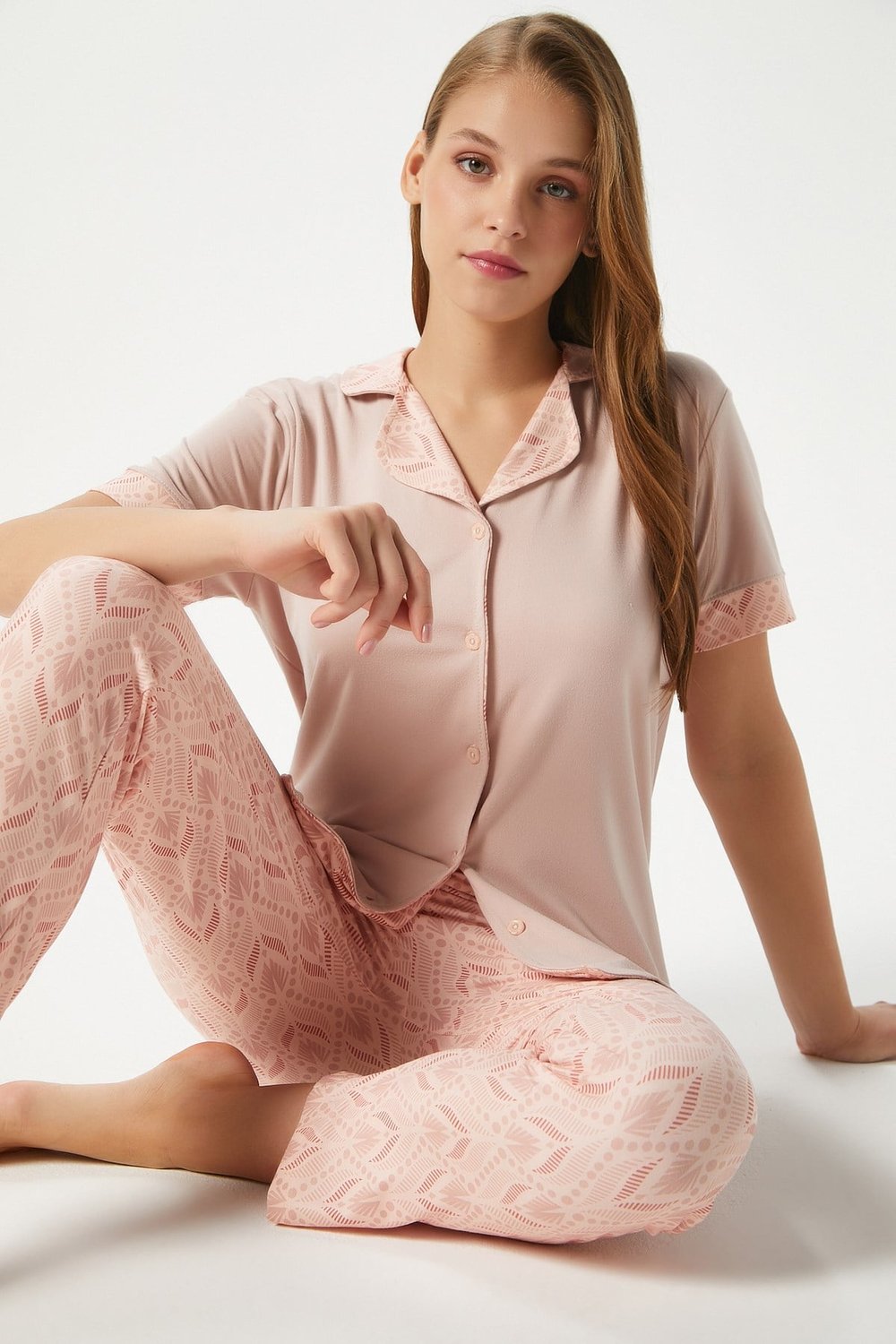 Kadın Andra Pudra  Ön Düğmeli Kısa Kol Alt Üst Pijama Takımı