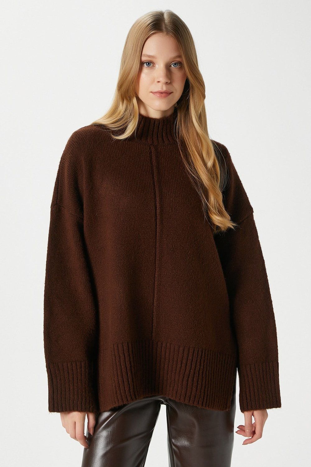 Kadın Wonder Yumuşacık Dik Yaka Kahverengi Yırtmaçlı Oversize Triko Kazak