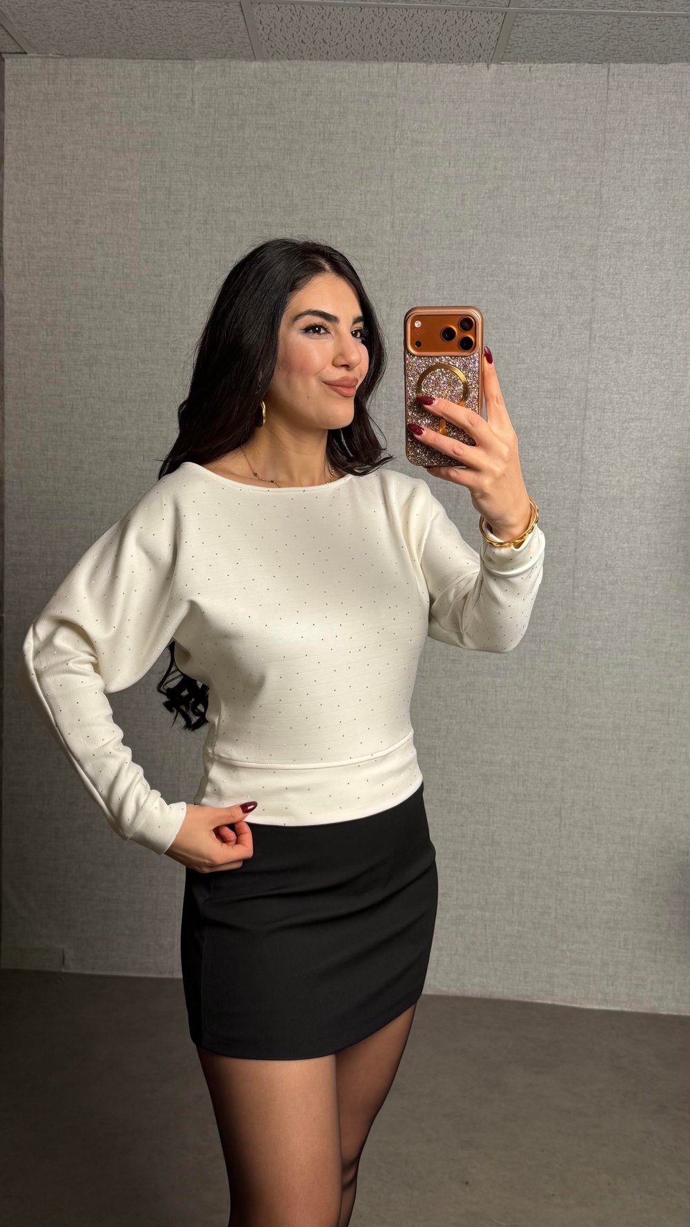 Karina Beyaz Taşlı Kayık Yaka Bluz