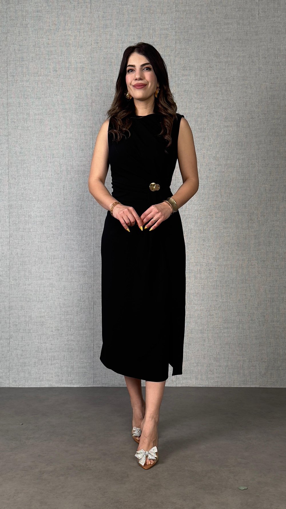 Lady Siyah Broş Detaylı Midi Boy Elbise
