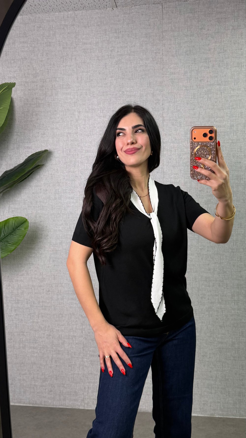 Lisa Siyah Yakalı Kısa Kollu Bluz