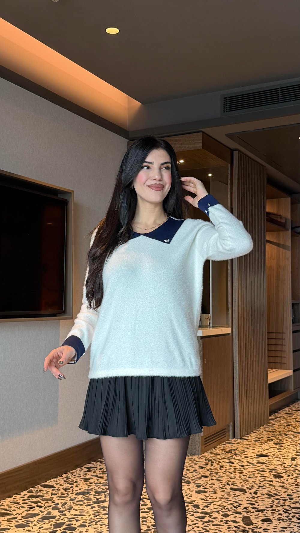Lotta Beyaz Yakalı Taş detaylı Sakallı Bluz