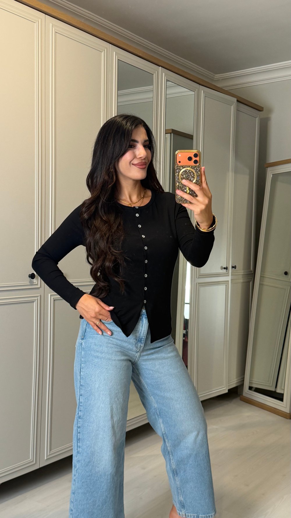 Mily Siyah Düğmeli Yumoş Hırka