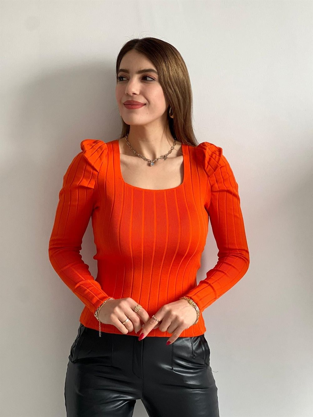 Peeyton Turuncu Kare Yaka Elit Triko