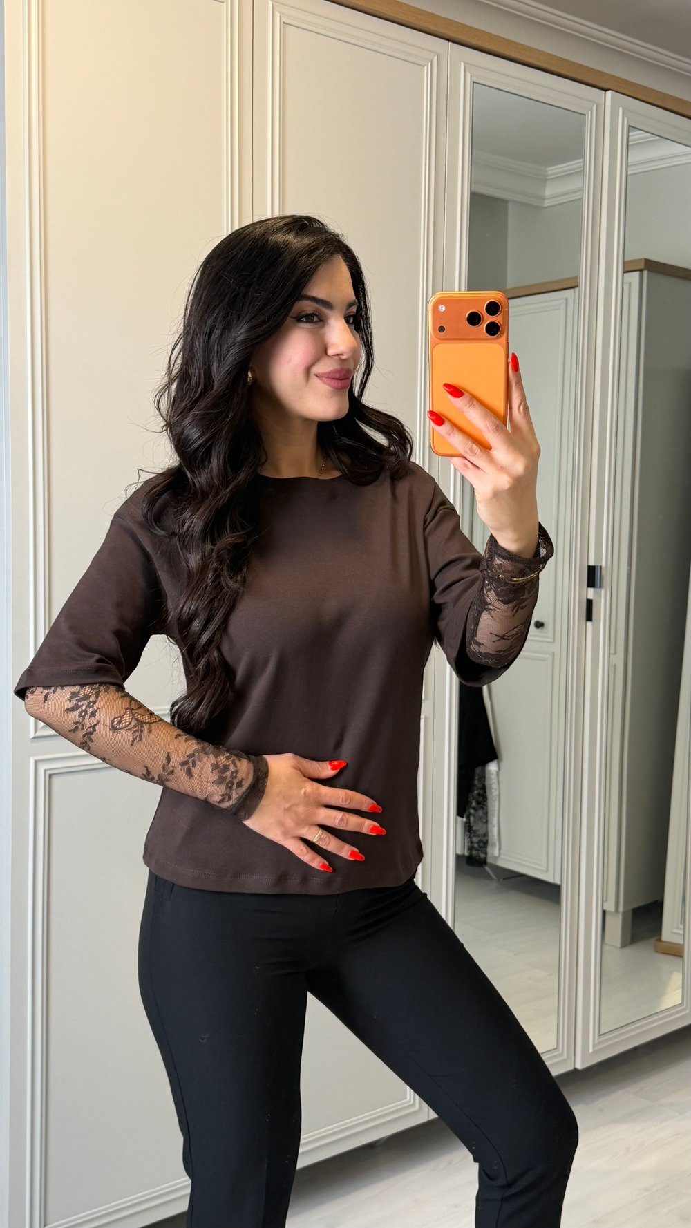 Sola Kahverengi Kolları Dantelli Marka Model Bluz