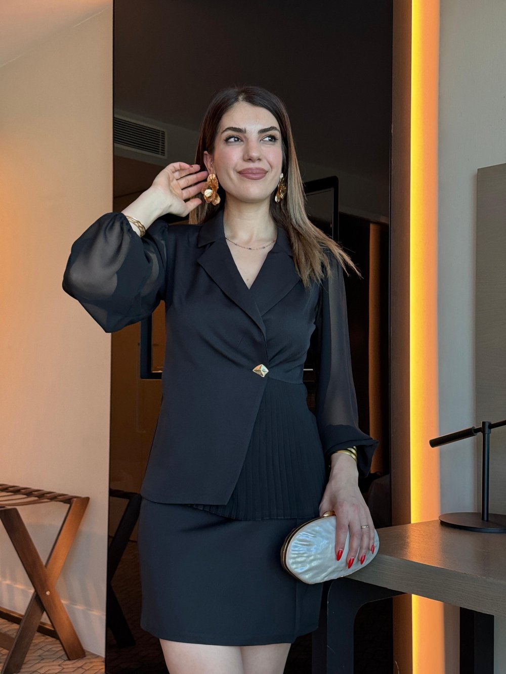 Taus Siyah Gold Düğmeli Etekli  Takım
