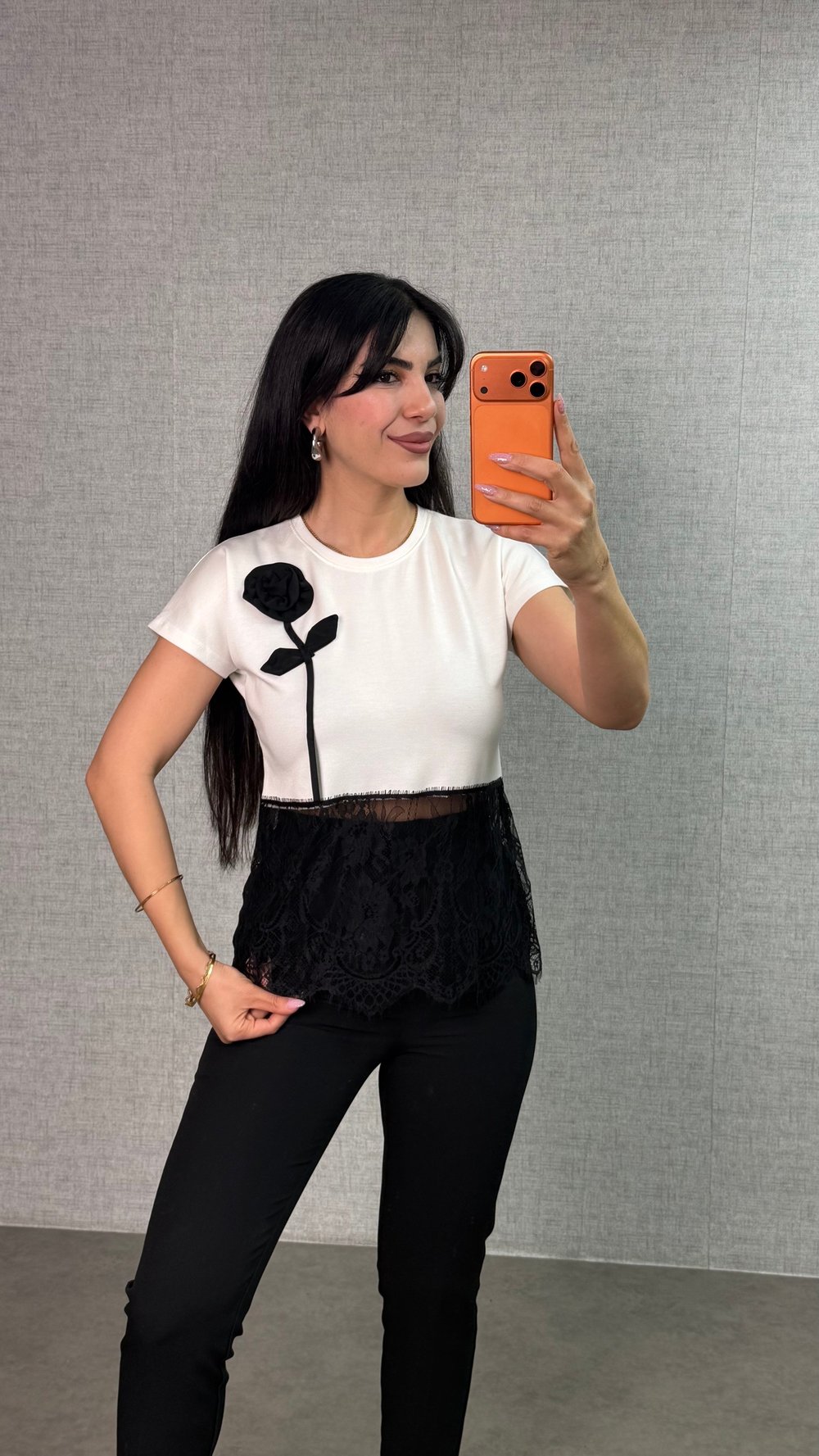 Vonny Beyaz Gül İşlemeli Dantel Detaylı Bluz