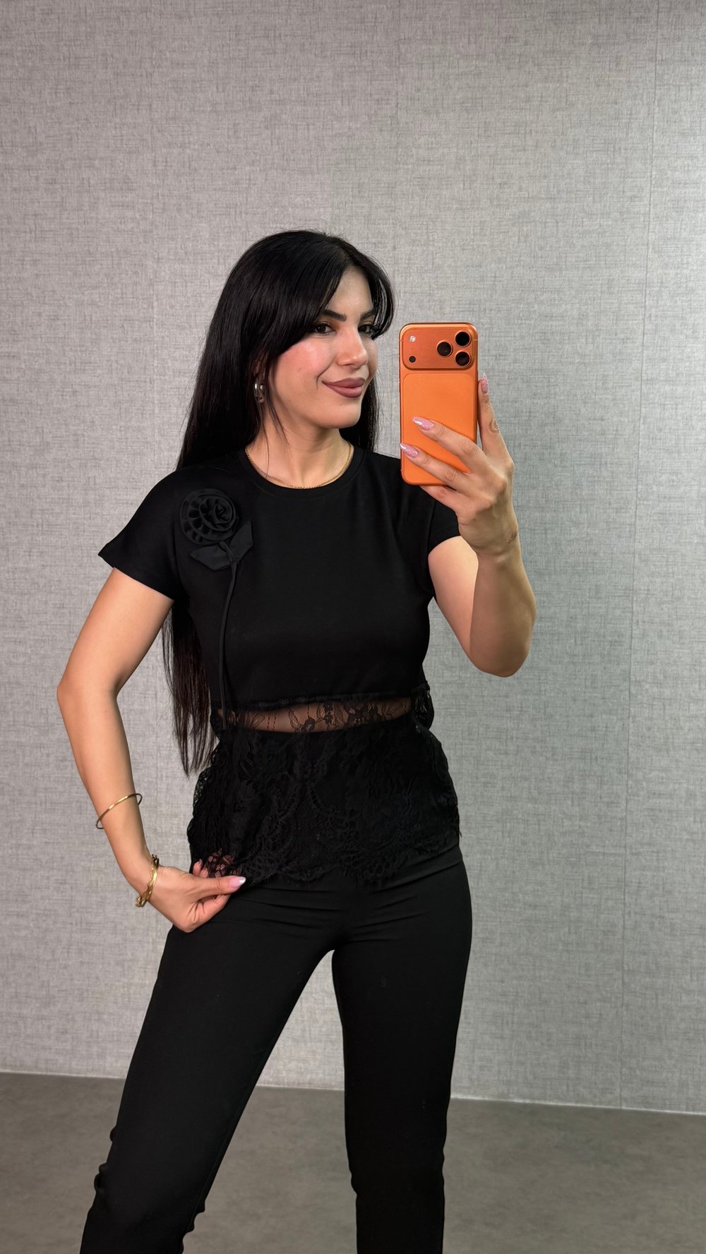 Vonny Siyah Gül İşlemeli Dantel Detaylı Bluz