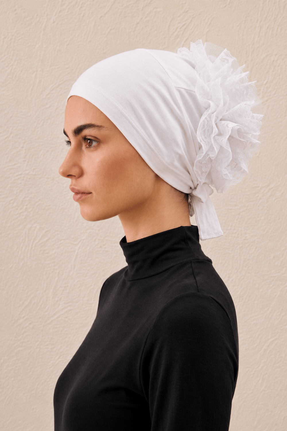 Arkası Fırfırlı Topuz Bonesi Beyaz