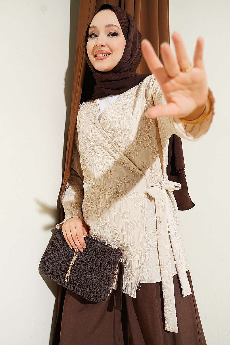 Çiçek İşlemeli Bağlamalı Kimono Bej