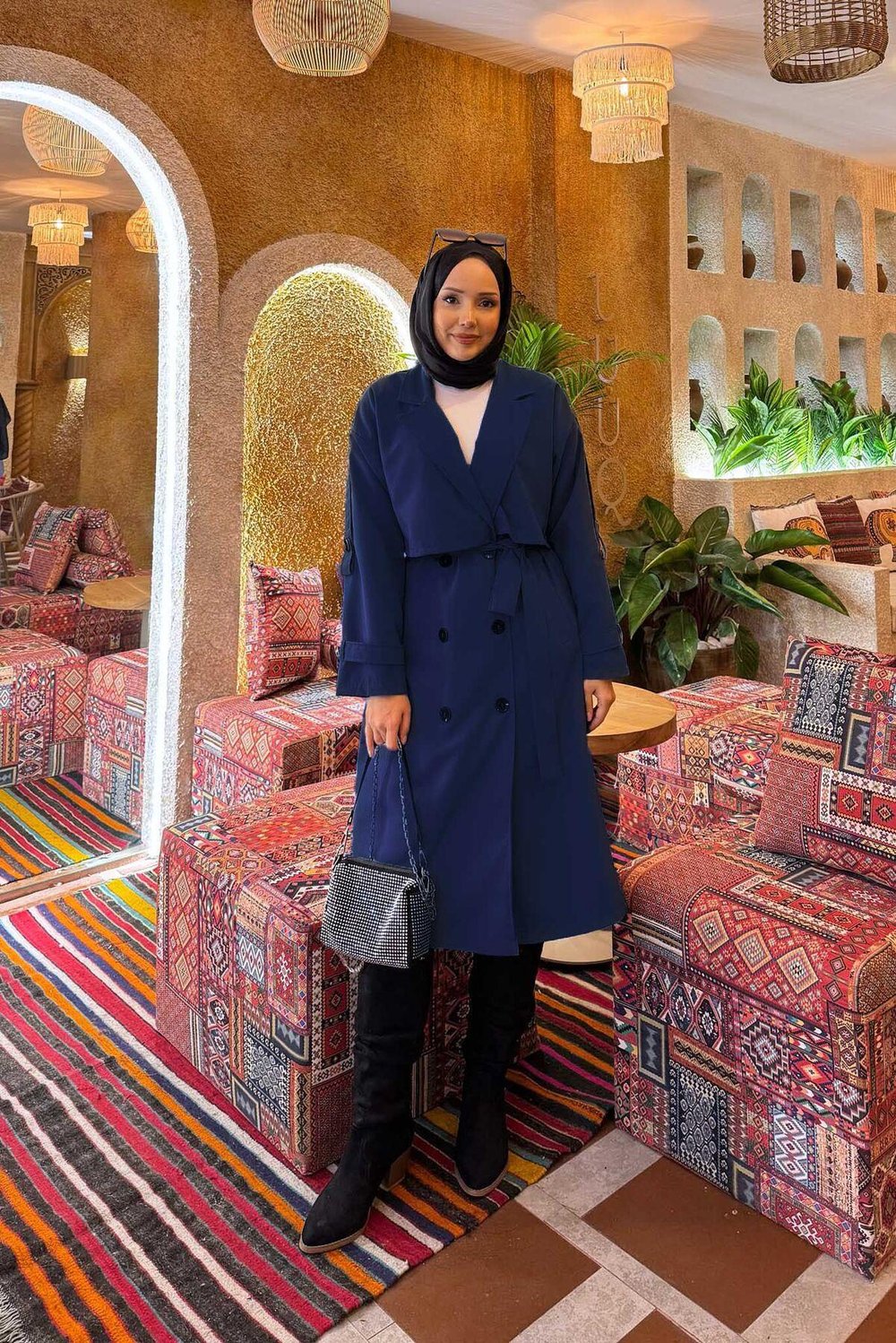 Kuşak Detaylı Omuz Apoletli Trençkot Lacivert